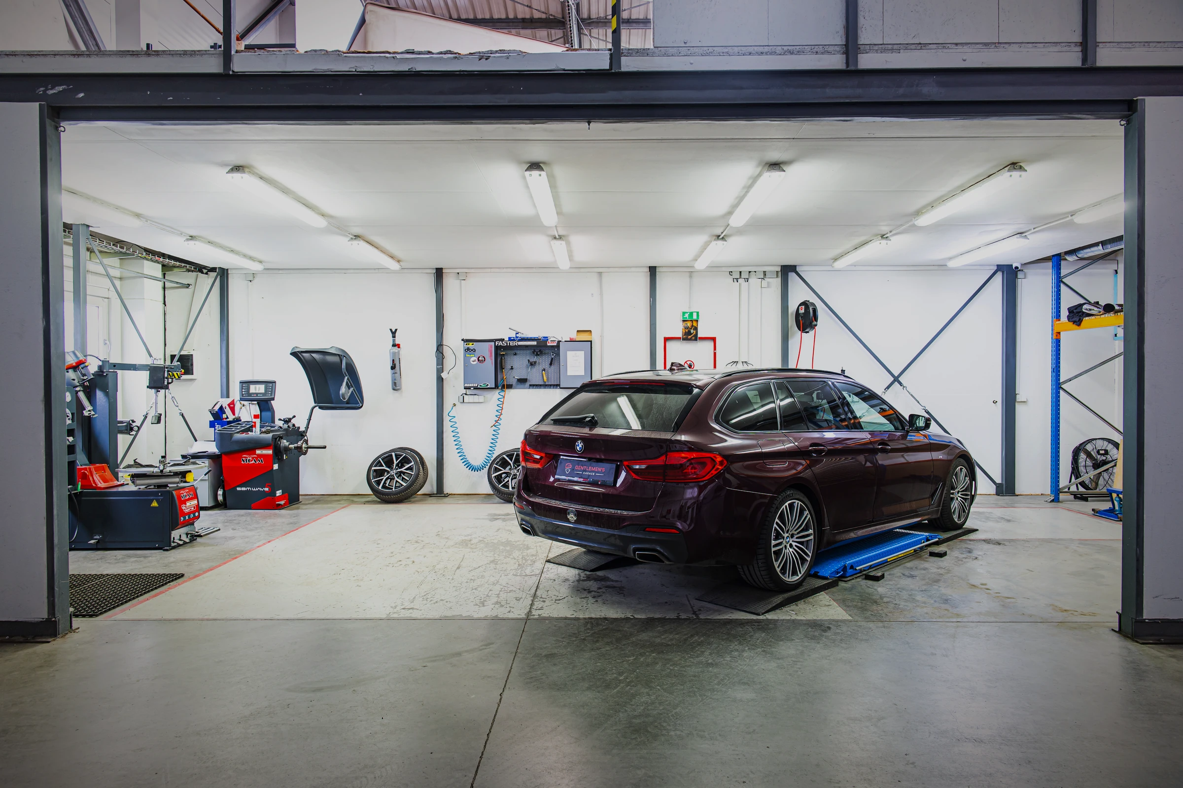 Detailing — Gentlemen's Garage, Všechromy u Strančic