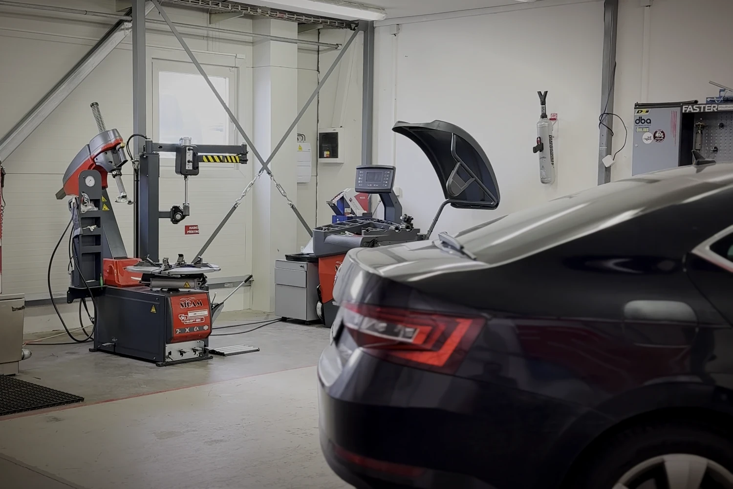 Příjem vozu — pneuservis v Gentlemen's Garage